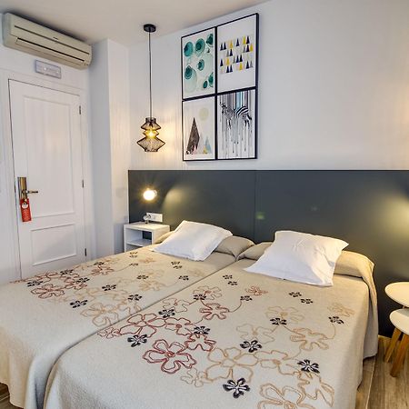 Hostal La Isla Mahon  Ngoại thất bức ảnh