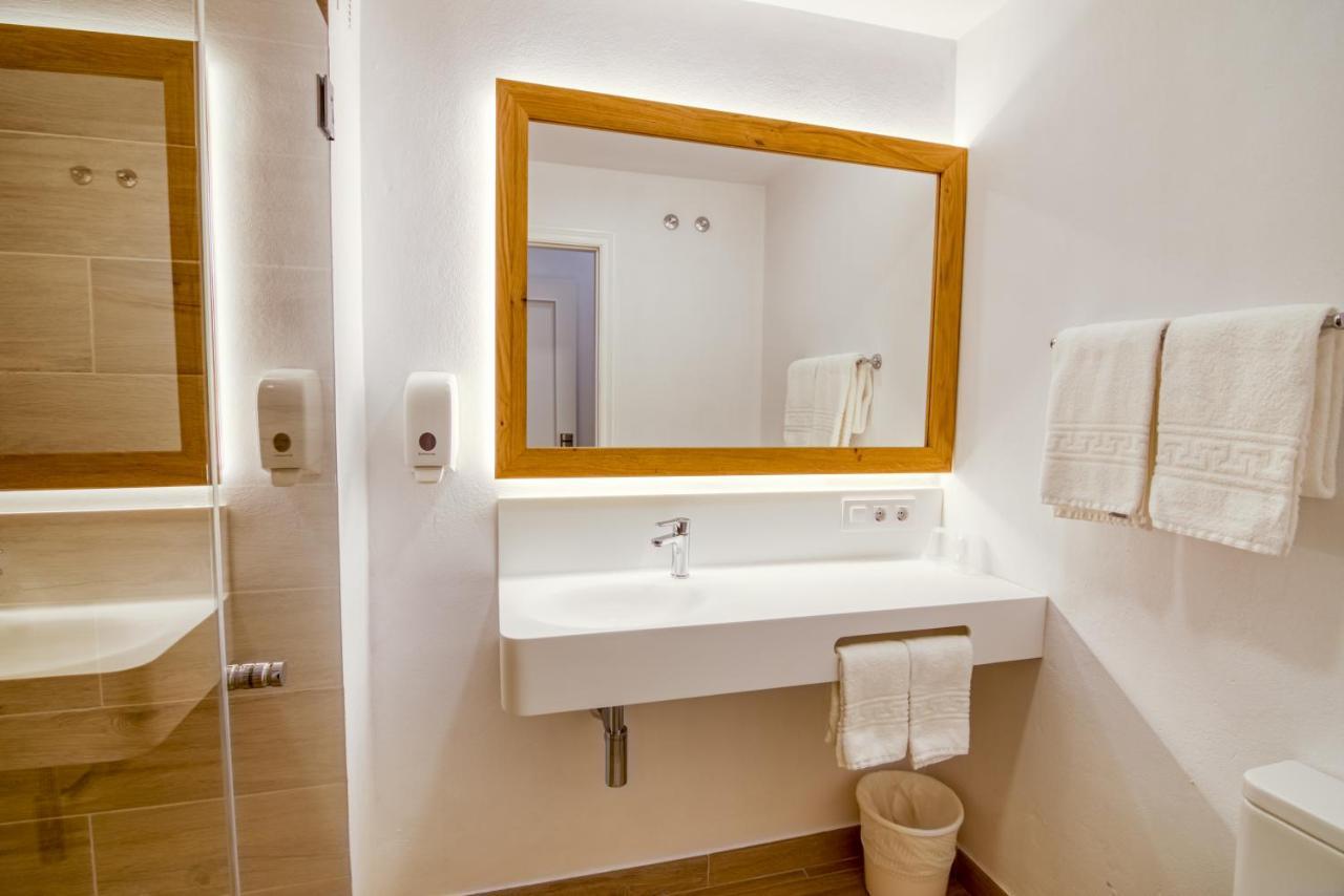 Hostal La Isla Mahon  Ngoại thất bức ảnh