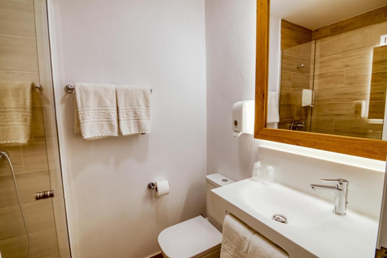 Hostal La Isla Mahon  Ngoại thất bức ảnh