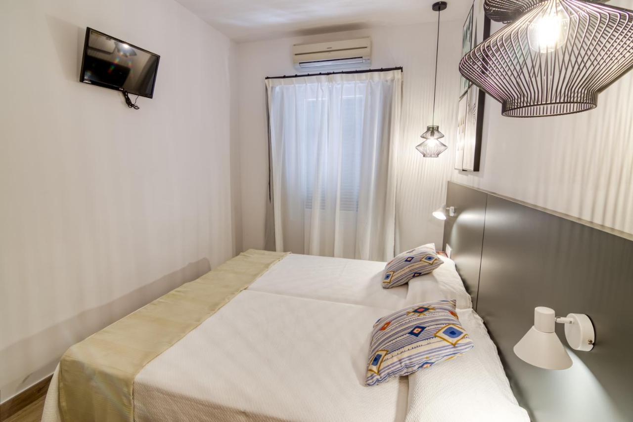 Hostal La Isla Mahon  Ngoại thất bức ảnh