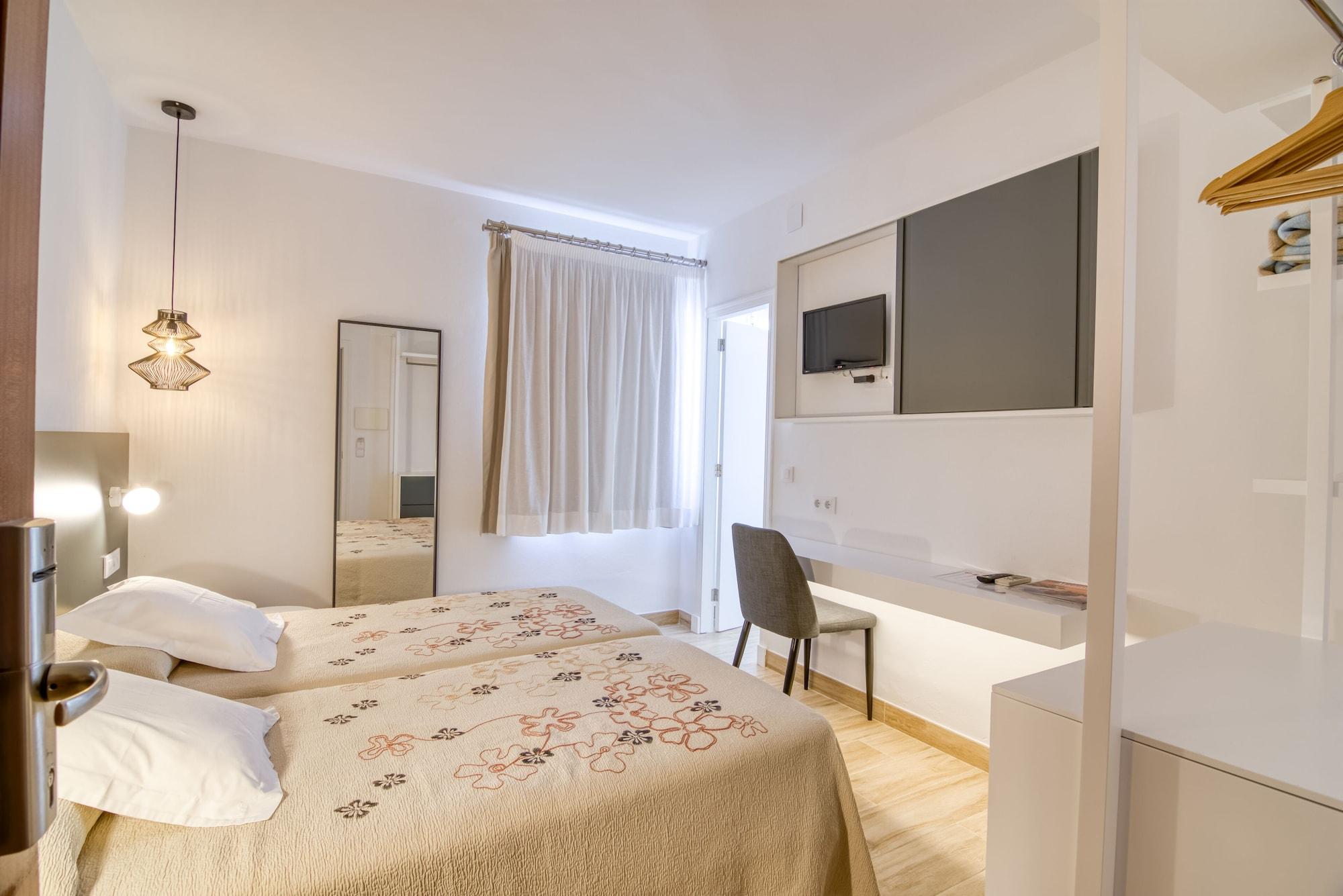 Hostal La Isla Mahon  Ngoại thất bức ảnh