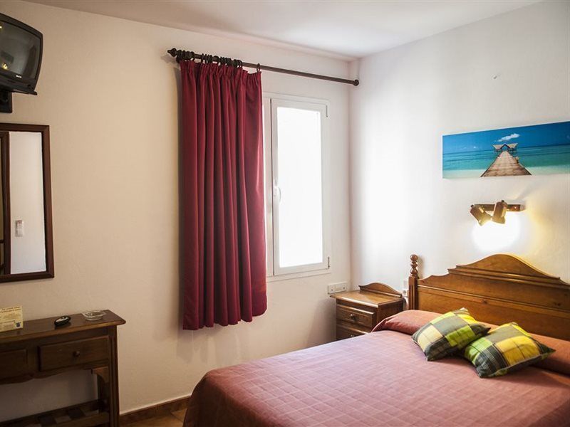 Hostal La Isla Mahon  Ngoại thất bức ảnh