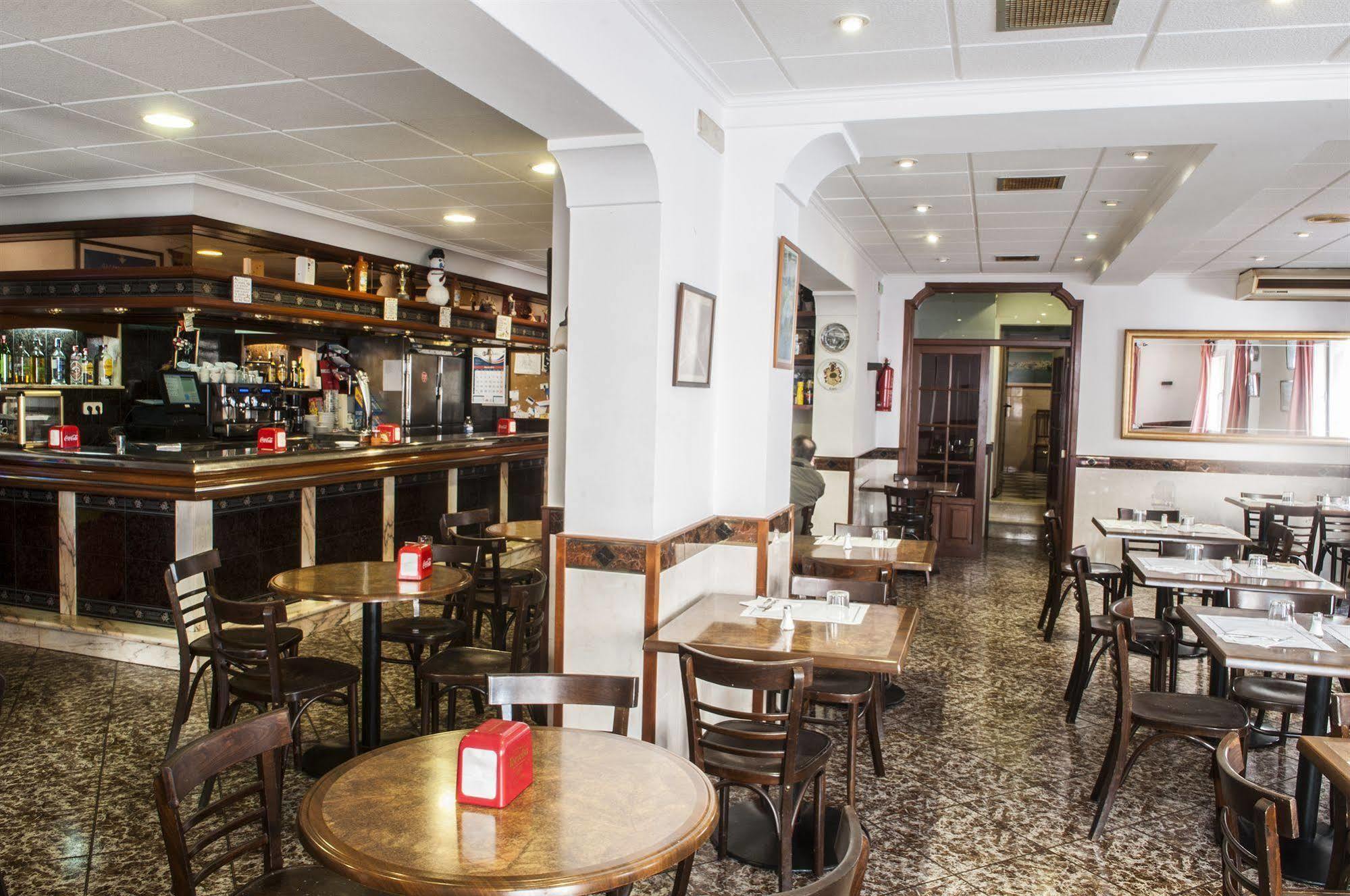 Hostal La Isla Mahon  Ngoại thất bức ảnh