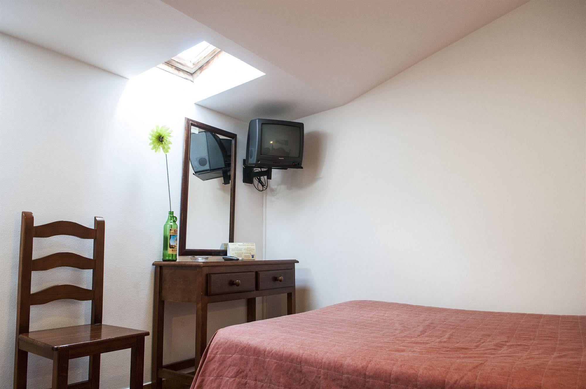 Hostal La Isla Mahon  Ngoại thất bức ảnh