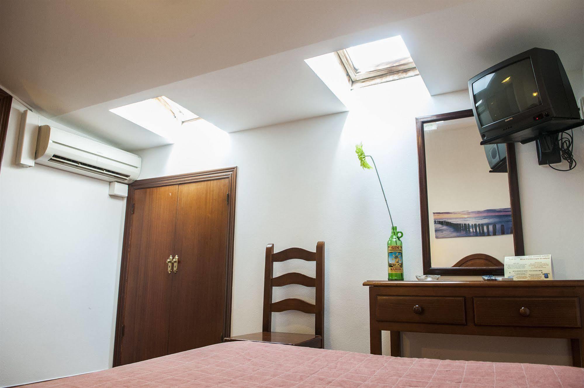 Hostal La Isla Mahon  Ngoại thất bức ảnh