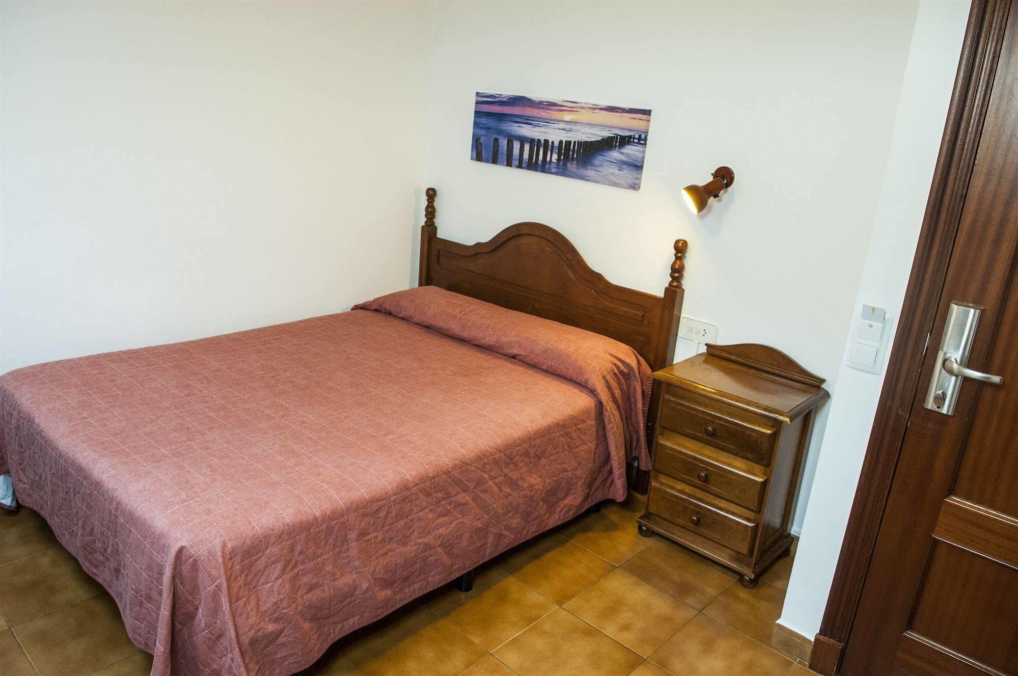 Hostal La Isla Mahon  Ngoại thất bức ảnh